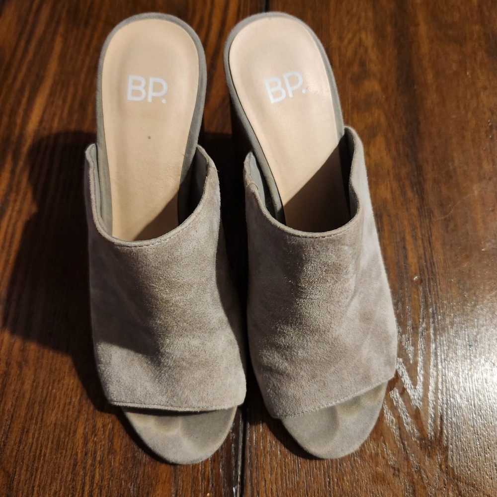 BP Gray Suede Peep Toe Slide‎ Sandal Heels 6M Dressy Sturdy Stylish Neutral